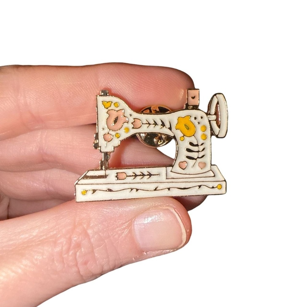 White and Gold Floral Vintage inspired Sewing Machine Enamel Pin cottagecore